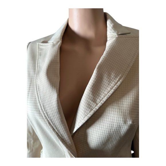 Chic  Hilton Hollis Beige Blazer for Women - Picture 3 of 8